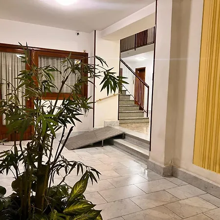 San Giovanni Tourist * ローマ